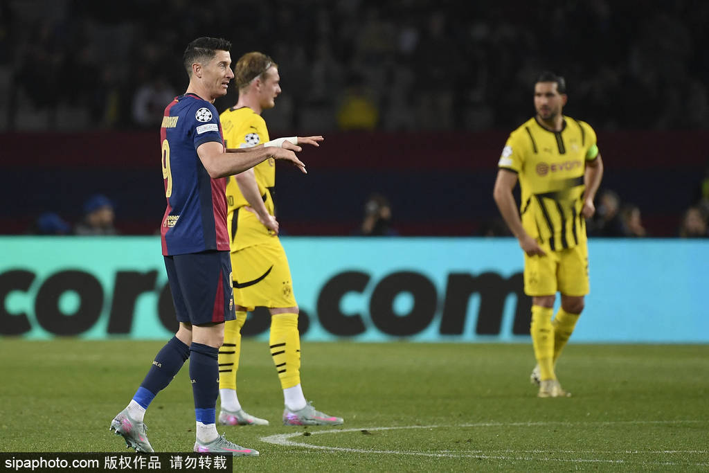 巴萨全队聚餐备战关键战役：经典对决前的团结时刻