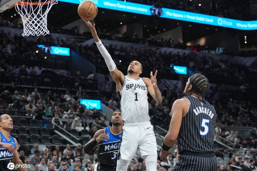 文班亚马25分班凯罗19+10 马刺胜魔术